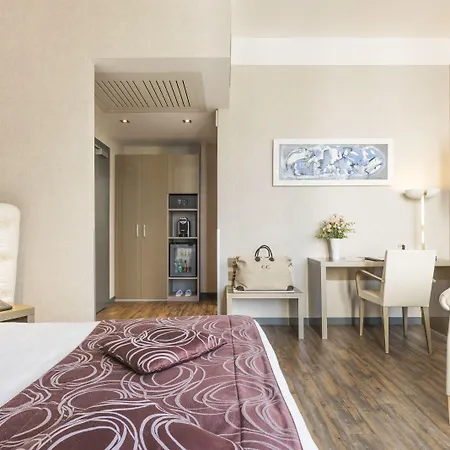 C ホテルズ アトランティック 4* ミラノ